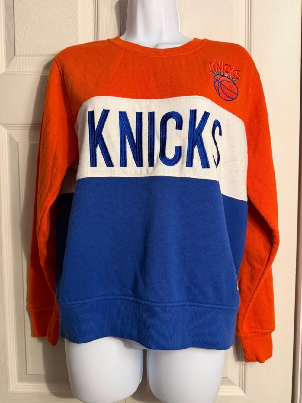 Women's Mitchell & Ness Knicks Color Block Crewneck size M, blue, white, orange - Picture 2 of 10